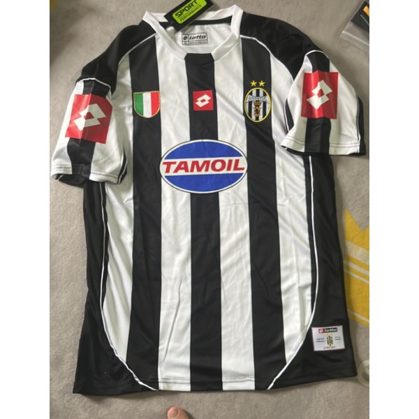 Juventus Retro Black 2001-2002 Season Jersey